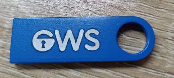 GWS USB Flash drive (pennetta) da 32 GB con 5 versioni di Linux a scelta (multiboot)