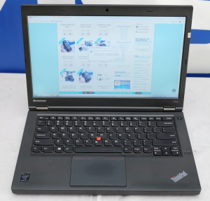 Lenovo Thinkpad T440p con PureOS e Libreboot (IME disabilitato)